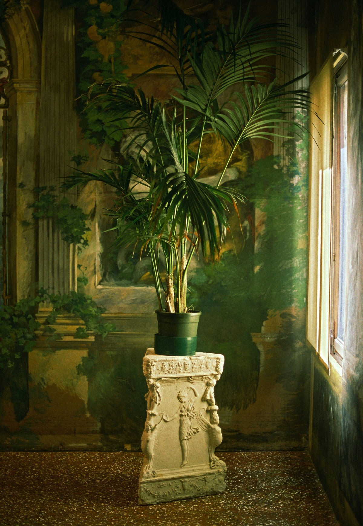 French-Style Plant Stands: Decorating with Lattice, Floral, and Curved Metal Details