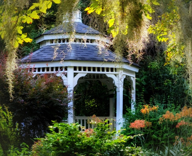 How to Decorate Your Gazebo for Different Seasons