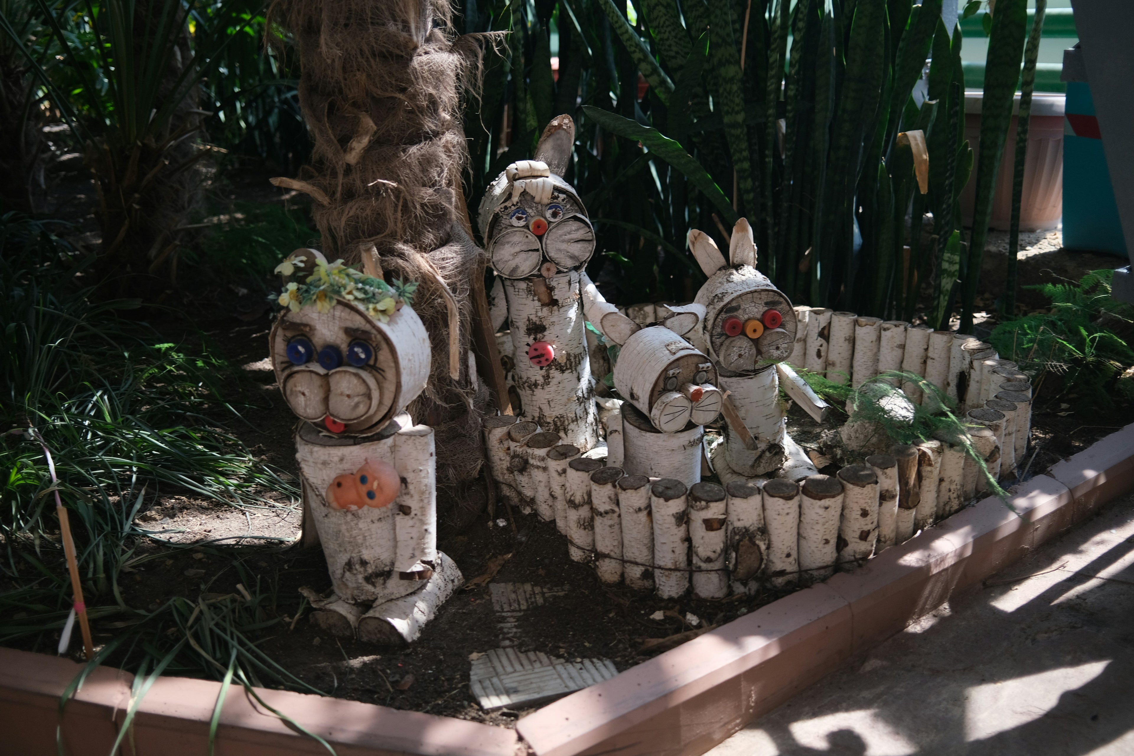 Solar Rabbit Garden Statues: Placement Ideas for Pathways, Porches, and Seasonal Displays
