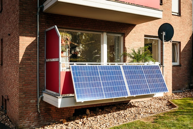 Solar Garden Decor for Small Spaces: Ideas for Balconies, Porches, and Compact Patios
