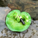 2 PCS Turtle and Frog Resin Statues on for Lotus Leaves, Vibrant Green Outdoor Decor for Gardens, Pools, Ponds, Flower Pots - Perfect for Easter, Halloween, Christmas, Garden Decorations