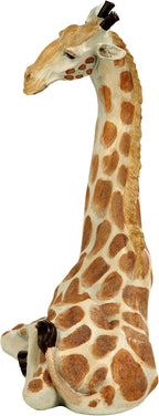 Design Toscano Zari, The Resting Giraffe Statue