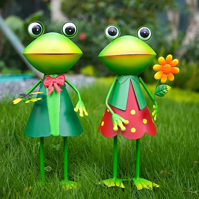 HONGLAND 3D Frog Metal Yard Art - Garden Decor for Outside - Handcrafted Frog Figurine for Lawn Patio Pathway Yard Holiday Garden Stake (with Dragonfly)