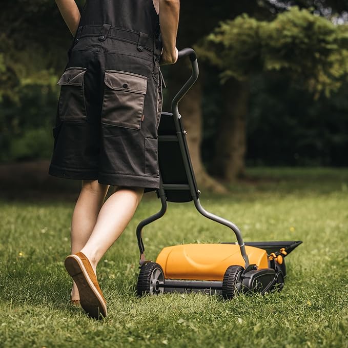 Fiskars Push Mower, Cut Width Manual Reel Mower with No Motor, Eco-Friendly Manual Reel Lawn Care, 18", Black