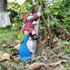 Funny Climbing Ladder Gnome Tree Hugger Decor, Garden Sculpture Decoration Elf Out The Door, Yard Ornament Resin Statue Outdoor Decor for Patio Lawn